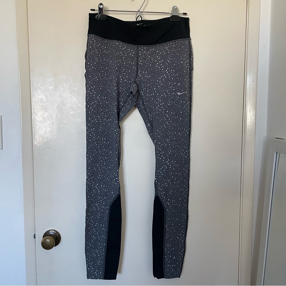 Nike womens gray and black Drifit Triangle print leggings size M